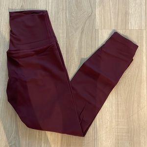 Maroon lululemon 25” aligns!